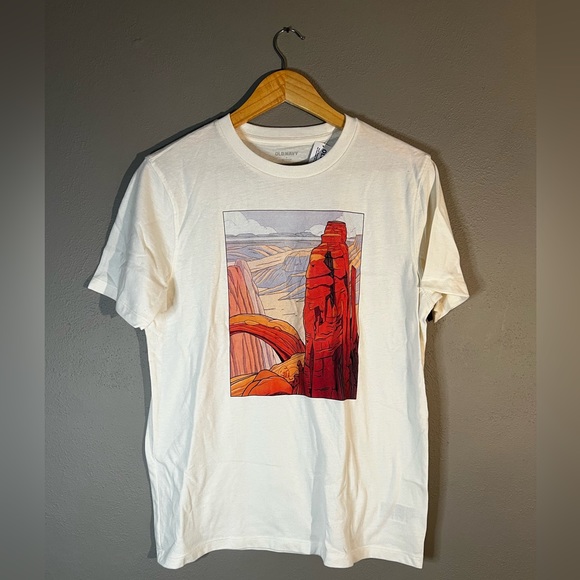 Old Navy Tops - Old Navy T-shirt with canyon graphic